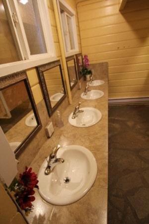 Revelstoke Campgrounds & Cabins Villa Dış mekan fotoğraf